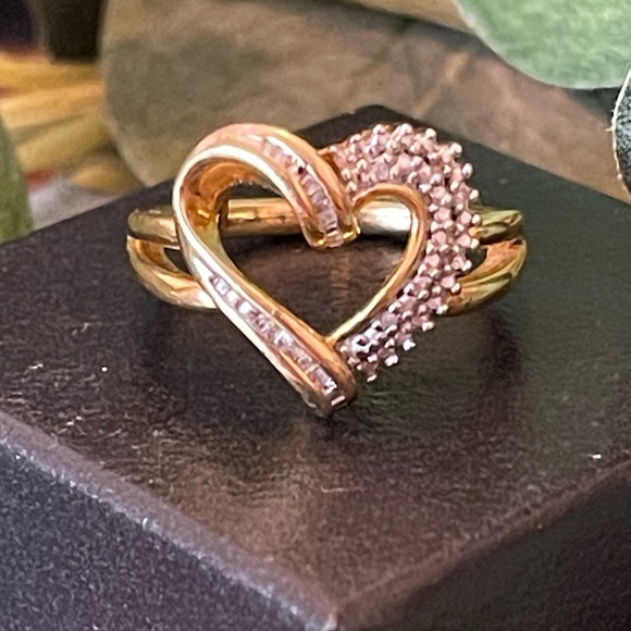 Heart ring - Picture 1 of 7